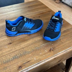 Skechers Sport kid‘s sneakers new, size 4